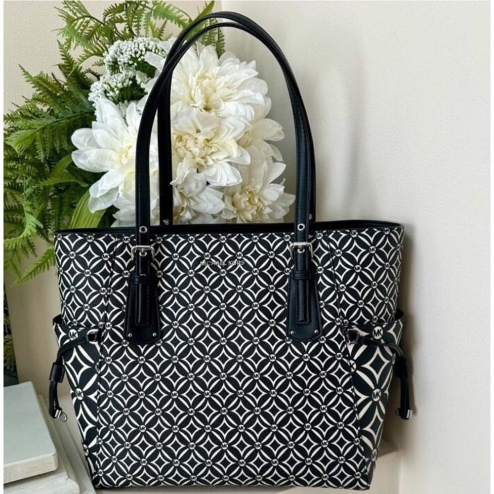 NWT Michael Kors Voyager East West Tote • Black‎ White New With Tags RARE beauty - Picture 3 of 13